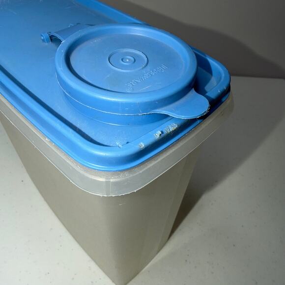 Vintage Tupperware Modular Mates Super Cereal Storer Keeper with Blue Lid - Picture 6 of 6